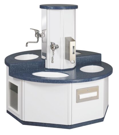 KIGA Waschtischanlage mit 4 Waschplätzen auf 1300 mm D und höhenversetzt für U3 Gruppen