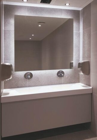 Gäste WC Doppel – Waschtisch und LED hinterleuchteter Wandspiegel